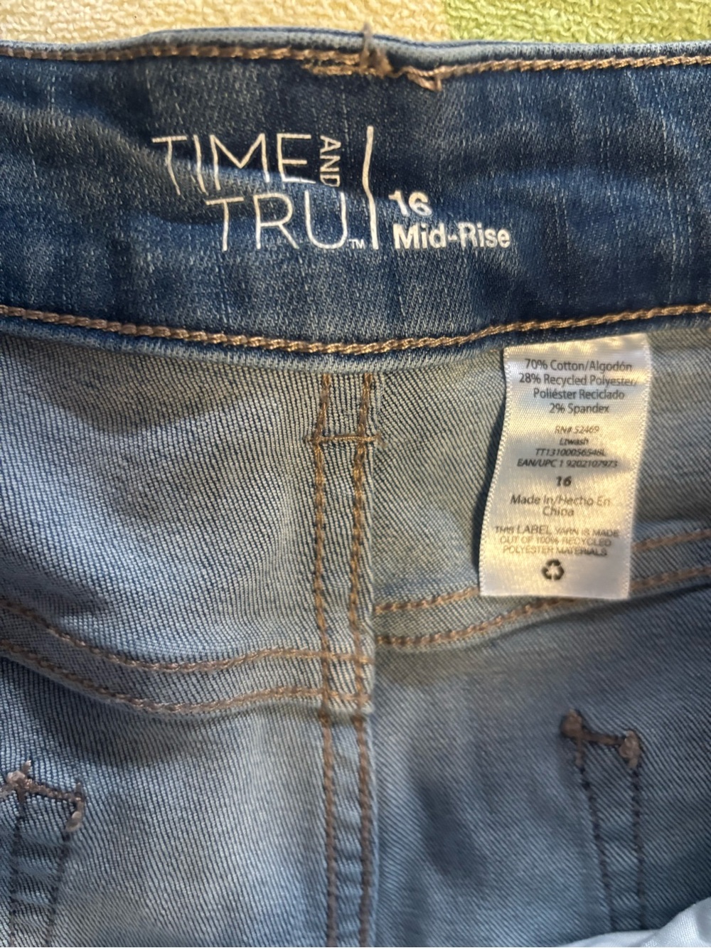 Time and Tru Light Blue Denim Roll-Cuff Shorts size 16 in great condition - Picture 2 of 3